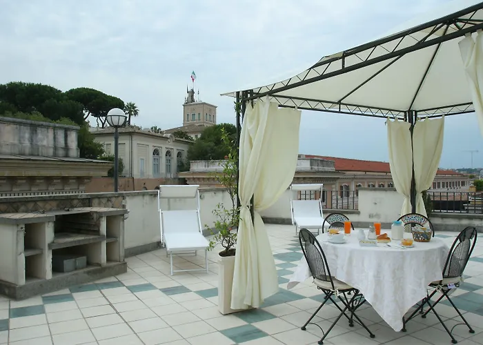 Fellini A Fontana Di Trevi Hotel Rome