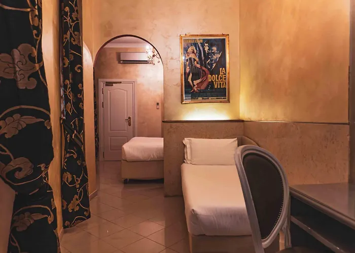 Hotel Fellini A Fontana Di Trevi 3*