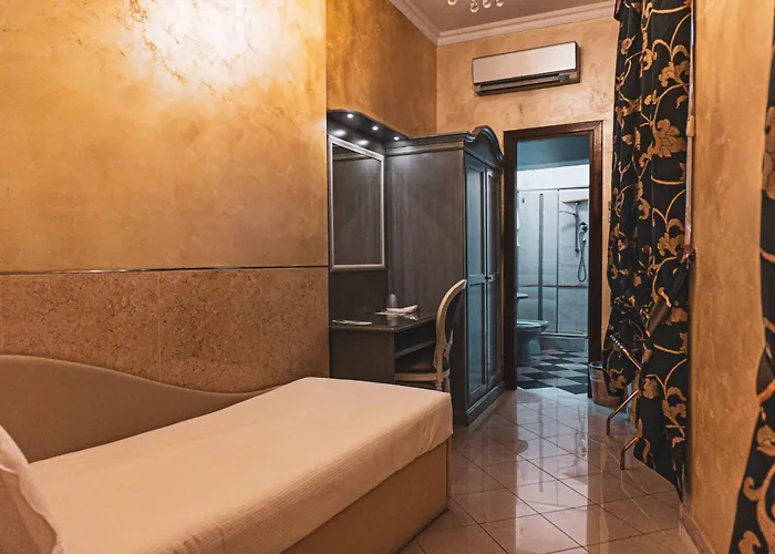 Hotel Fellini A Fontana Di Trevi 3*